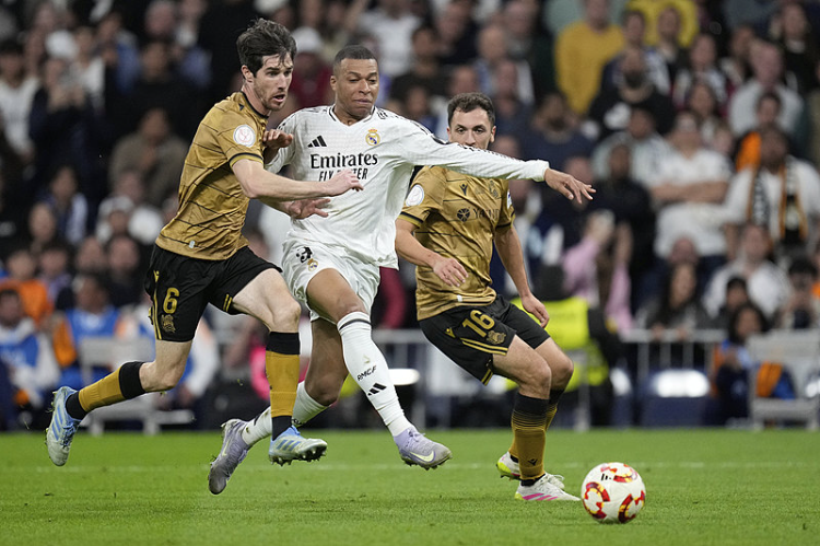 九游旧版本下载链接-队方主教练正在热身小说